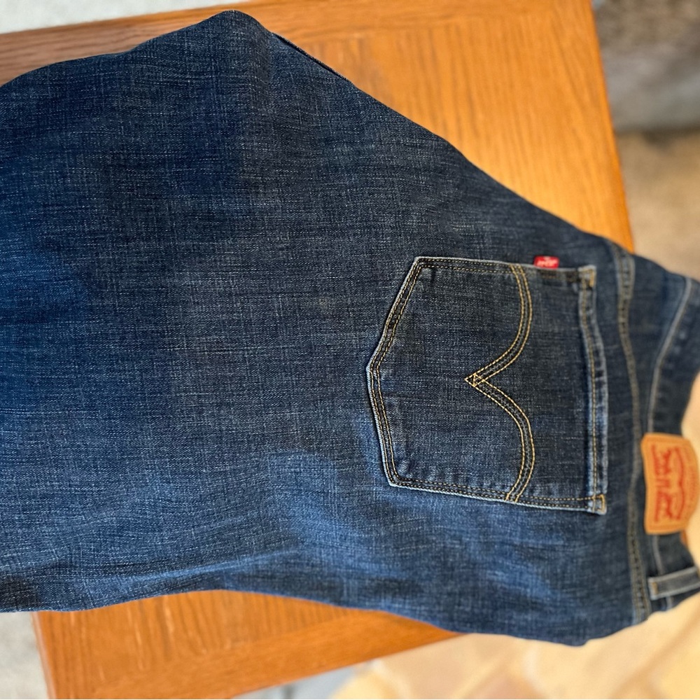Women’s Levi’s plus size classic straight jeans worn just twice.No smoke/pet